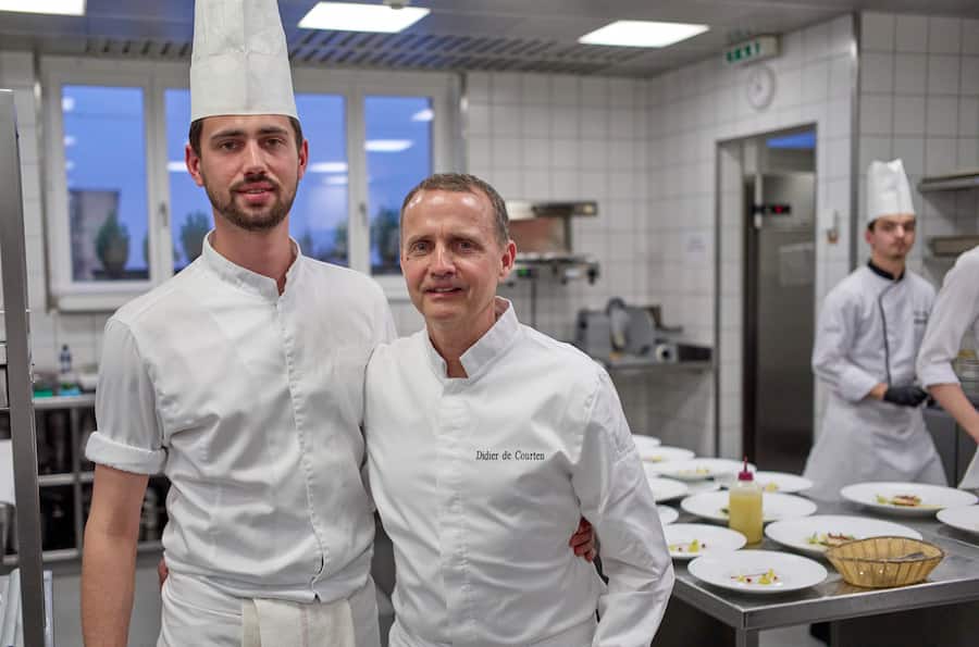 Sierre, le 21 avril 2023, Didier de Courten, donne son dernier service à lâhôtel restaurant le Terminus, 19 points au Gault&Millau, avec sa femme Carmelia © Sedrik Nemeth