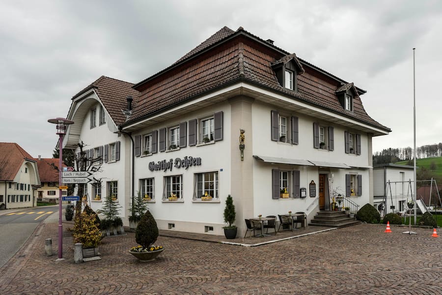 30.03.2023; Roggliswil (LU); Schwartenmagen Gasthof Ochsen; Reportage Herstellung Schwartenmagen bei Philipp Blum im Gasthof Ochsen. Im Untergeschoss befindet sich seine Metzgerei wo er die verschiedene Fleischprodukte selber herstellt. © Valeriano Di Domenico