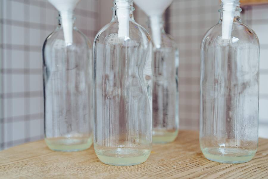 Pashk Cenaj ist Inhaber der Milieu Bar & produziert Fertigcocktails für Jelmoli - Seine neuste Kreation: Crystal Colada - April 2023 - Copyright Olivia Pulver