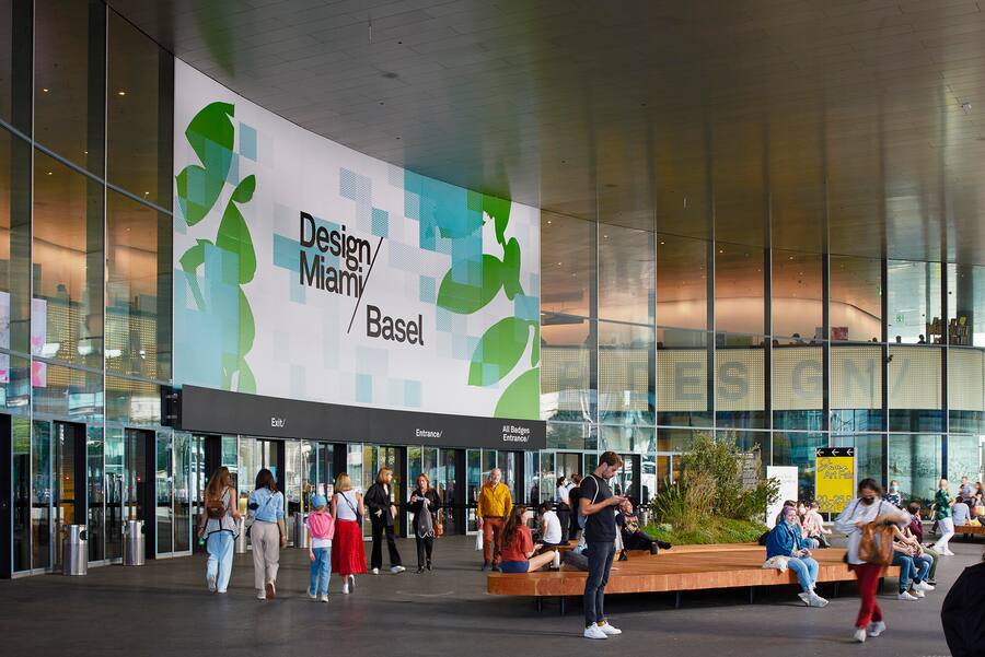 Aussenaufnahme des Hauptgebäudes an der Art Basel