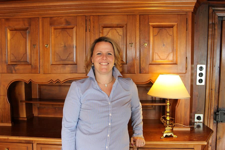 Fröhliche Gastgeberin, Wein-Profi: Angela Hug (Bild folgt!!!)