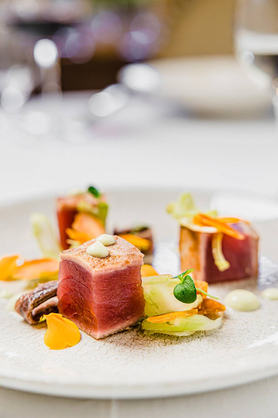 Tonno mit Bottarga und Puntarelle.