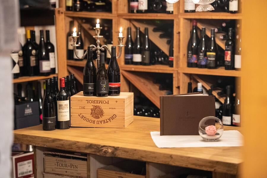 500 Positionen auf der Weinkarte! Highlight: Urner Pinot Noir.