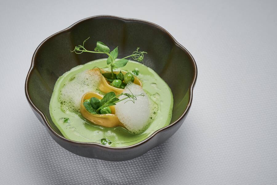 Le chef Guy Ravet du Grand Hôtel du Lac ouvre son restaurant gastronomique "Emotions", photographié le mercredi 3 mai 2023 à Vevey. (© Gabriel Monnet)