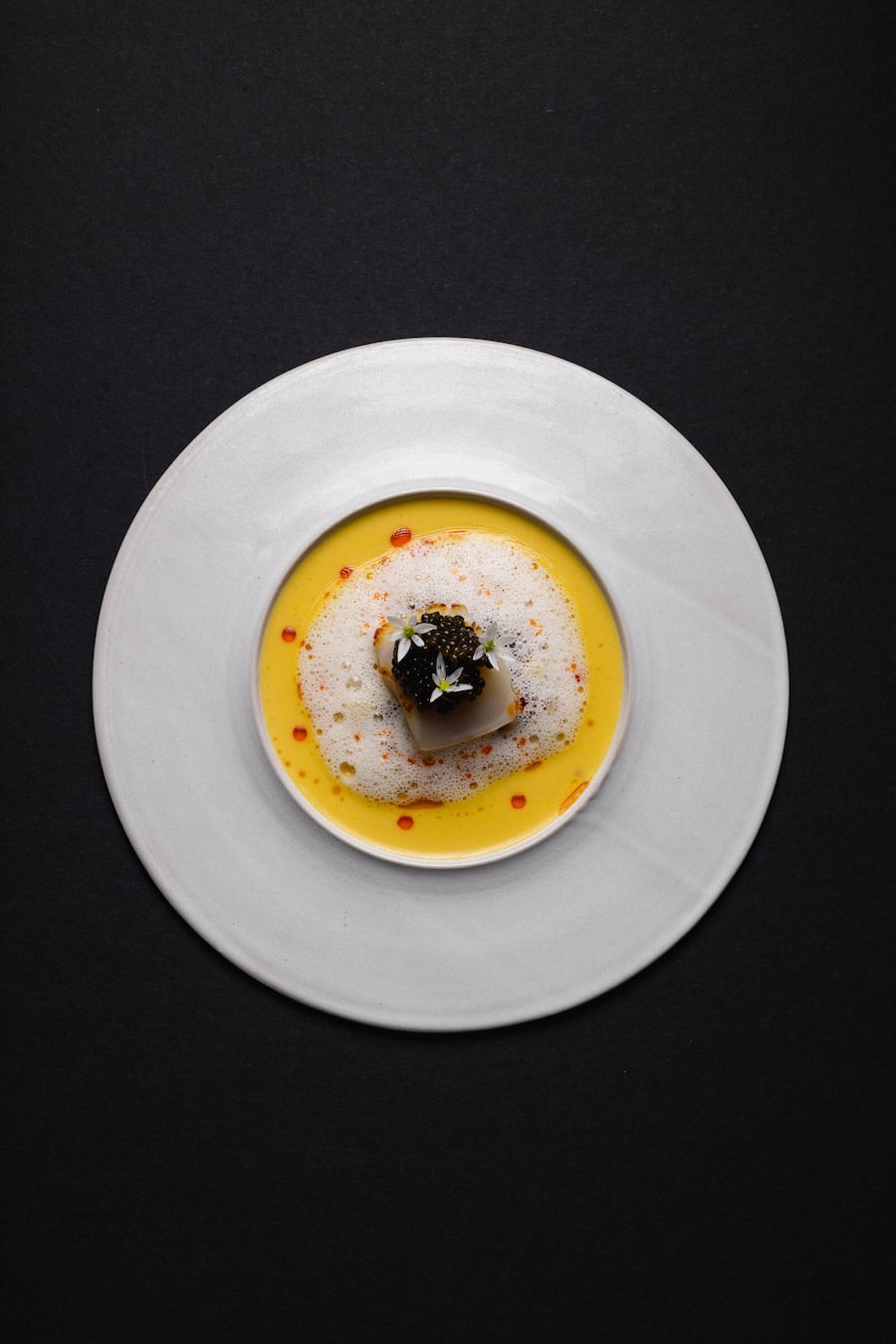 Restaurant Magdalena, Kitchenparty, 2023, Patrick Mahler, Jakobsmuschel, Yuzu Kosho Beurre Blanc, Kaviar, weisser Spargel