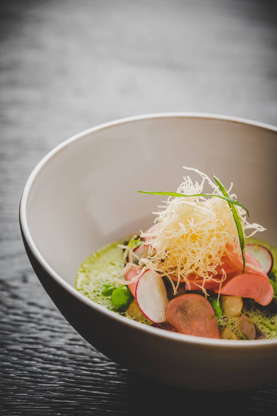 Michèle Meier kocht mit Guy Ravet und Oscar de Matos im LUCIDE Luzern 2023: Pulpo, Erpse, estragon, Gemüse