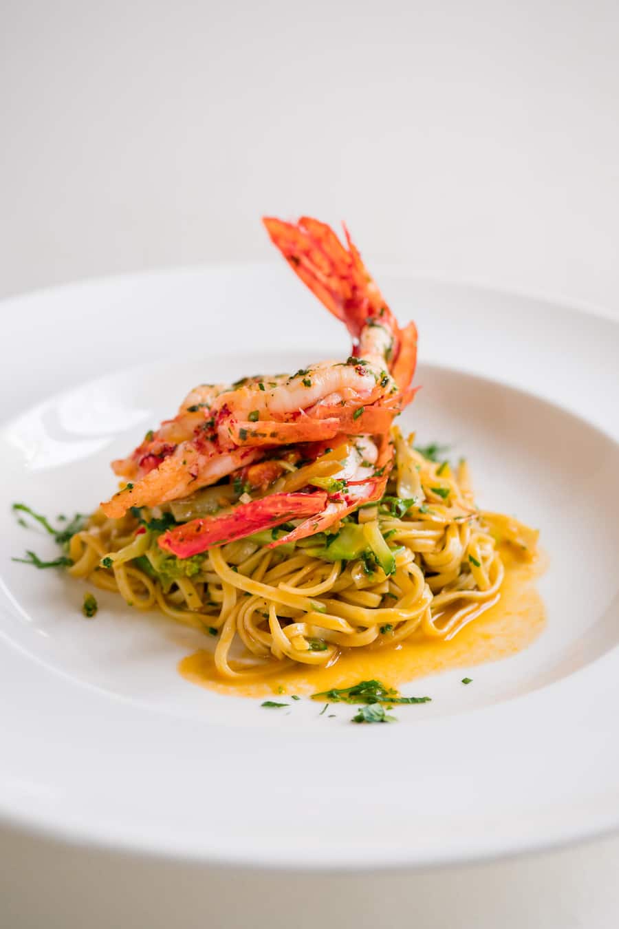 selbstgemachte Taglierini mit Gamberoni - Maurizio Vannozzi, Küchenchef, Sinfonia Erlenbach ZH - Er macht seine Pasta selber. - Freitag, 18.10.19 - Copyright Olivia Pulver