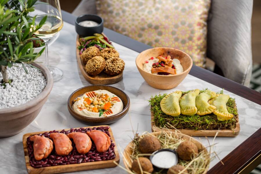 Das Schlaraffenland ist nah: Mezze, so wie sie Alan Geaam serviert.