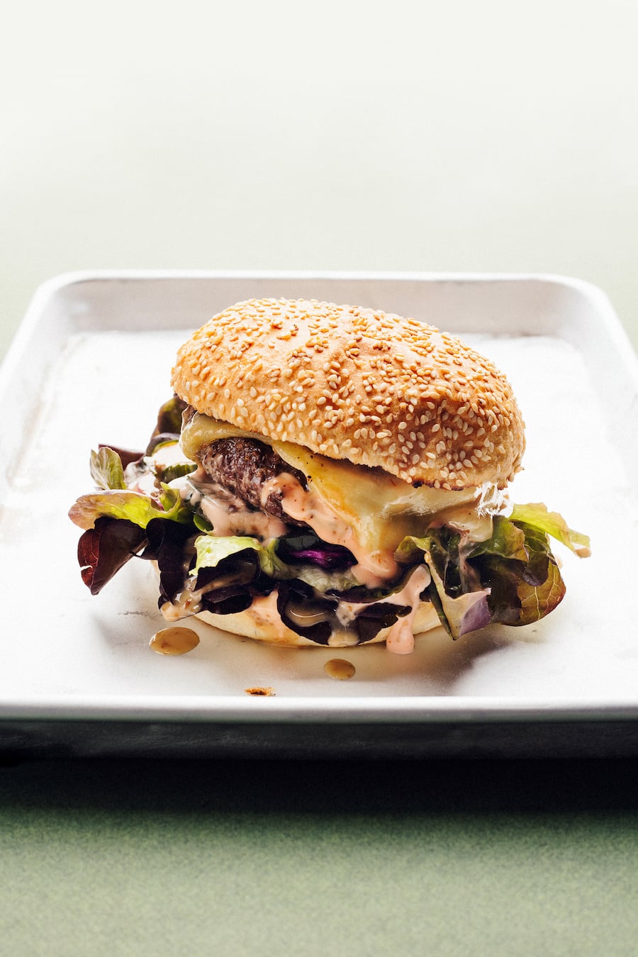 Steinhalle Bern, Markus Arnold, Easy Lunch, Steinhalle Burger, Swiss Prime Beef/ Gruyere/ Cocktail/ Sesam, Foto: Digitale Massarbeit, Tanja und Simon Kurt