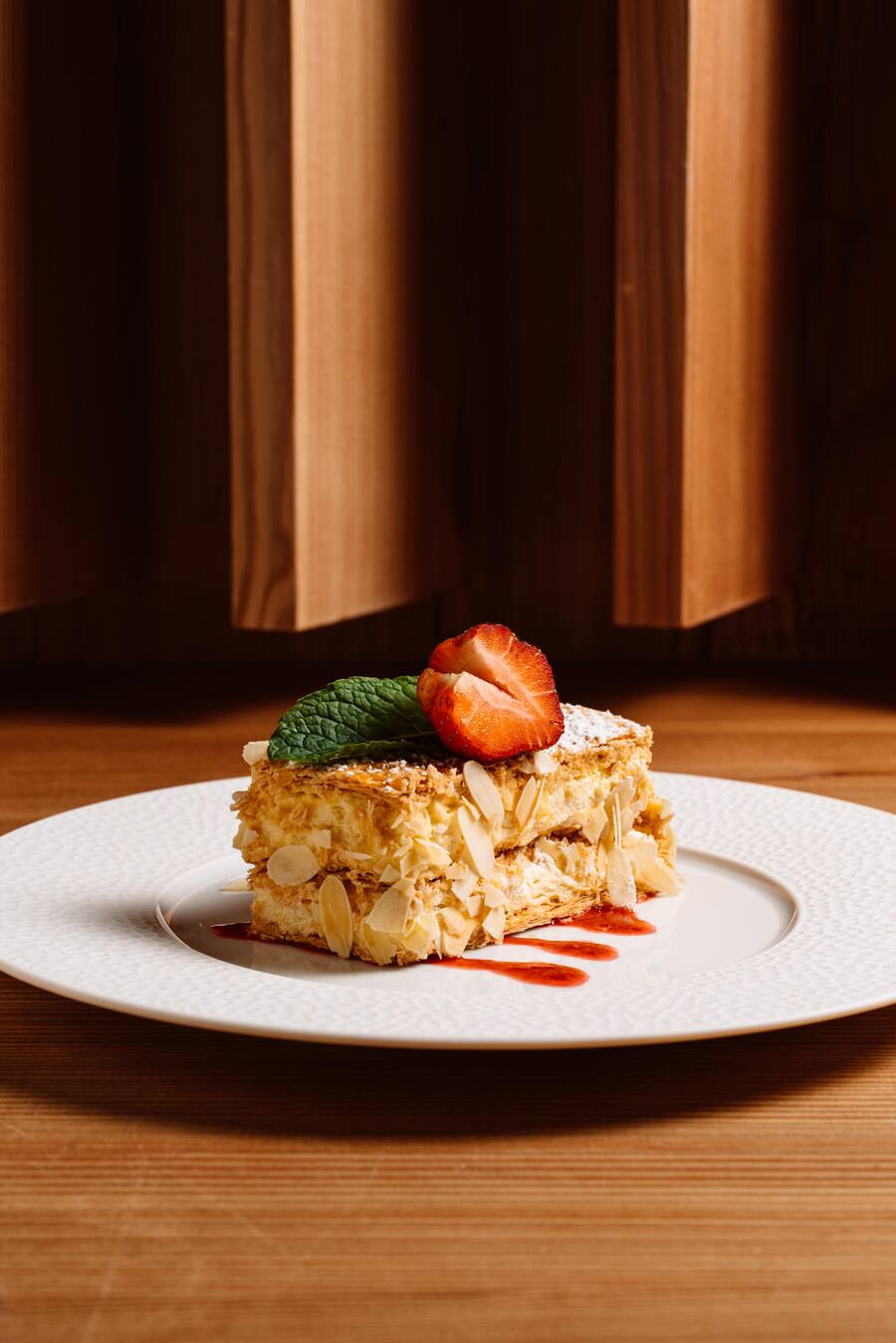 selbstgemachte Cremeschnitte - Wird in der Beiz des Hotel Post serviert - Reto Thörig, Bio Suisse / Bio Cuisine zu Besuch in Andeer - 06/2023 - Copyright Olivia Pulver