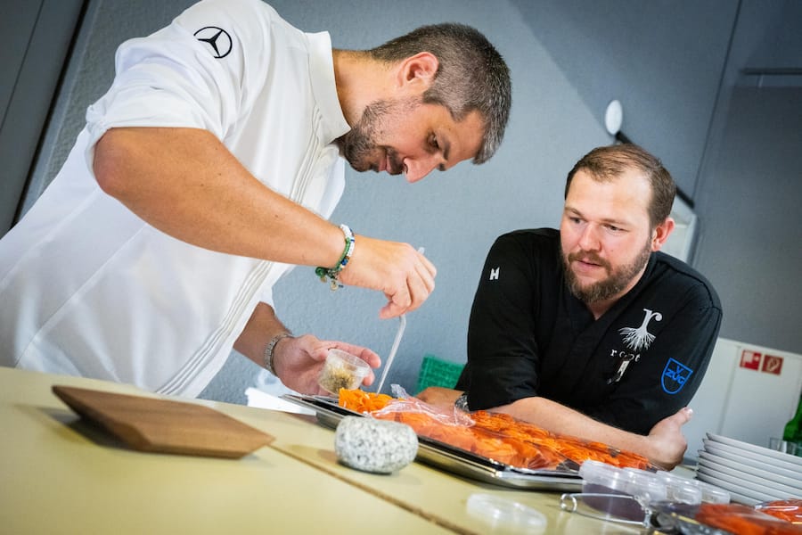 Nicht das erste Mal: Sven und Pascal tauschen sich aus.