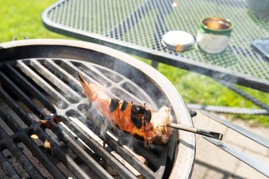 Geni Hess Junior, in seiner Wohnung in Engelberg, Hummer