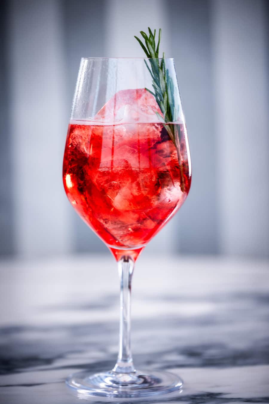 Nontas Sampatakos mixt Drinks mit Swiss Mountain Spring 2023