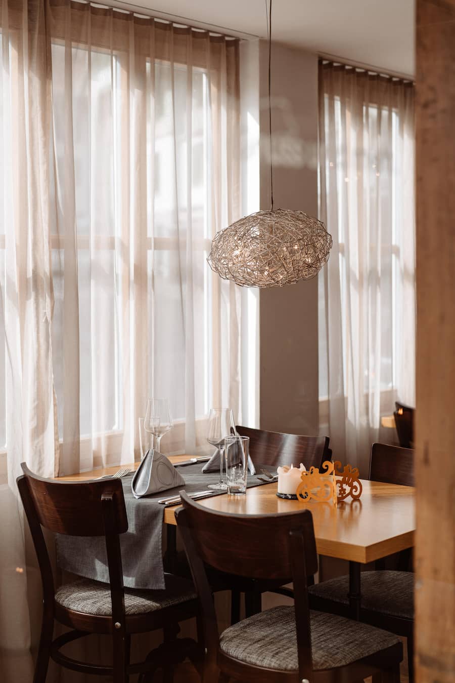 Patrick Germann (Bären in Schwarzenburg) bezieht seine Forellen von der naturnahen Bio-Zucht Naturkreislauf - Schwarzenburg - 05/2023 - Copyright Olivia Pulver