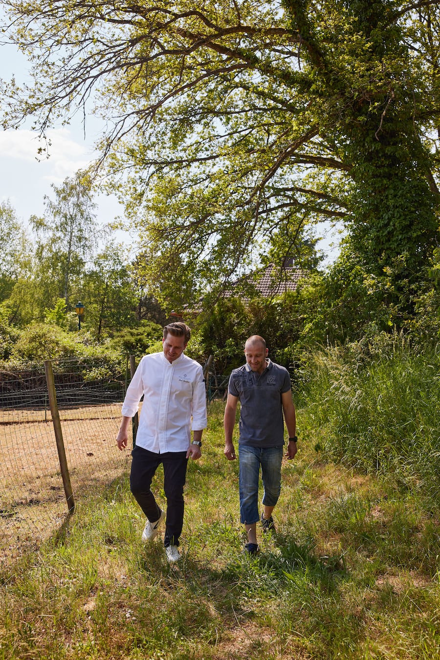 Kräuterspezialist, Cédric Dossmannn (Pistils et DamâNature in 67340 Sparsbach) mit Paul Stradner