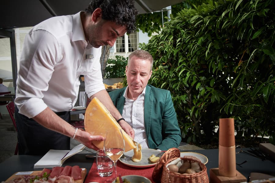 Sierre, le 30 mai 2023, Dégustation de fromages a Raclette au Château de Villa, en compagnie de : Böniger tranchiert... Raclette im Château de Villa, Sierre © Sedrik Nemeth