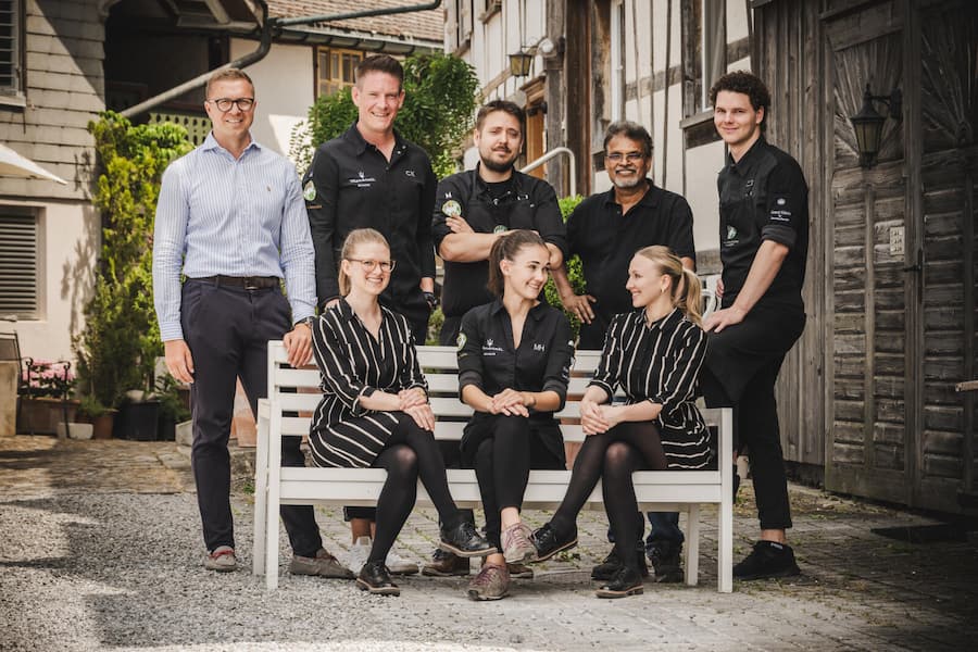 Schäfli Wigoltingen 2023: Stehend: Fabian Mennel, Christian Kuchler, Daniel Simunic, Ratja, Joel Noetzli. Sitzend: Jana Plewe, Monika Huber, Carina Gubler