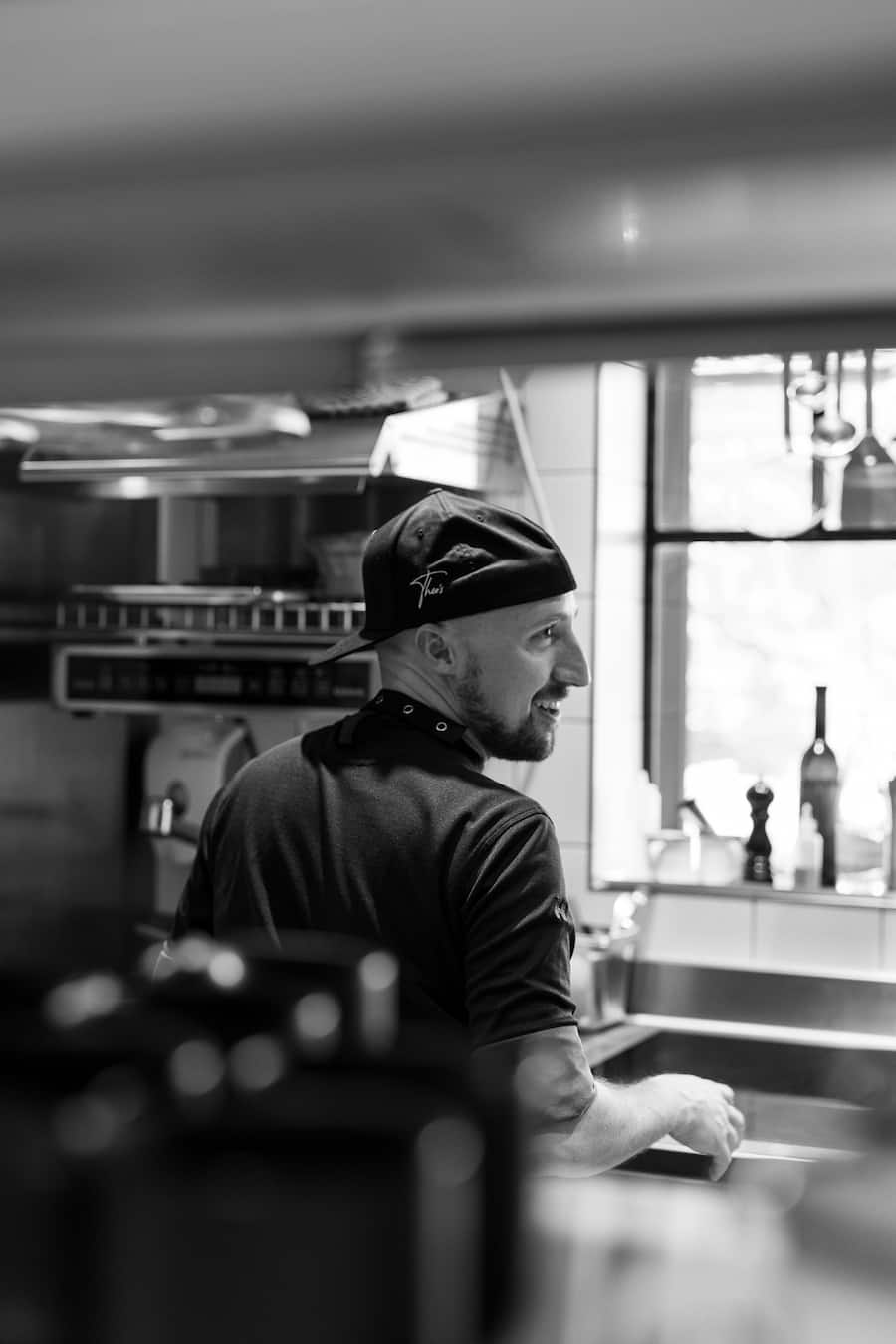 Sebastian Rensing kocht im OX'n in Schenkon bei Sursee