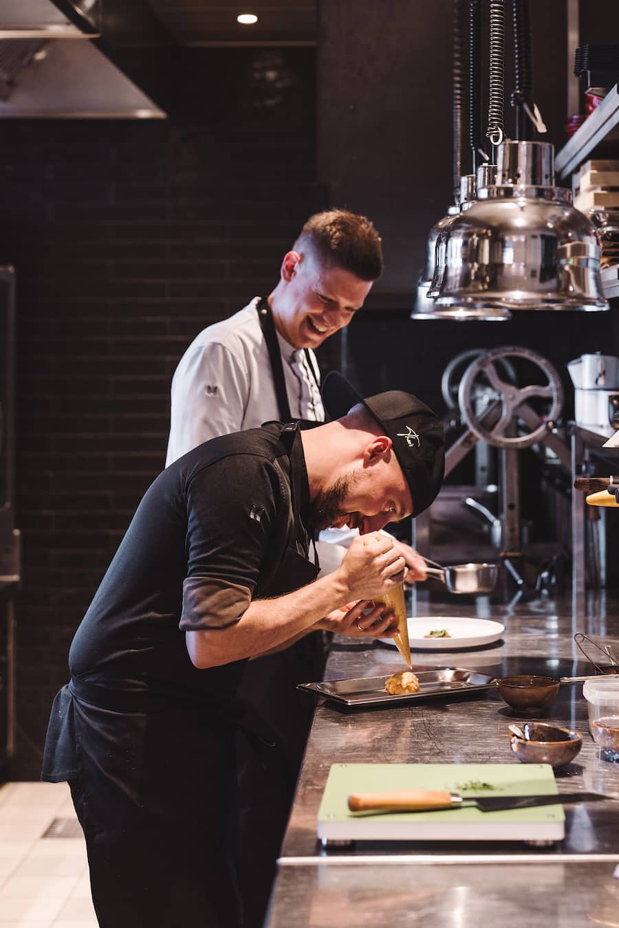 Sebastian Rensing kocht im OX'n in Schenkon bei Sursee