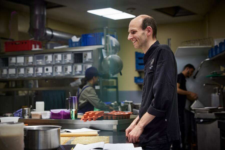 Stefan Heilemann, guest chef July 2023, kitchen, Restaurant Ikarus, Hangar-7, Salzburg, Austria, 2023.07.01, detail / Stefan Heilemann, Gastkoch Juli 2023, Küche, Restaurant Ikarus, Hangar-7, Salzburg, Ãsterreich, 2023.07.01, detail