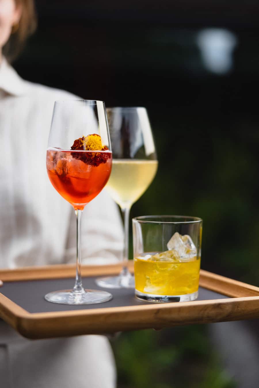 Restaurant blooms, The Dolder Grand, Red Velvet Spritz (Erdbeere, Campari und Champagner), Blooms Garden (Apfel, Champagner und Blüten), Summer (Johnny Walker mit Earl Grey und Mango)