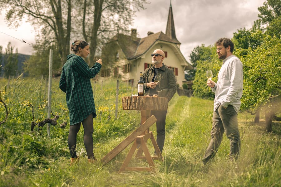 Clémence et Maxime Sother, entourant leur directeur technique Pierre-Olivier Dion-Labrie