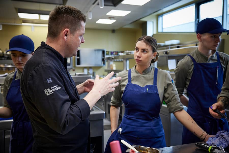 Stefan Heilemann, guest chef July 2023, kitchen, Restaurant Ikarus, Hangar-7, Salzburg, Austria, 2023.07.01, Stefan Heilemann / Stefan Heilemann, Gastkoch Juli 2023, Küche, Restaurant Ikarus, Hangar-7, Salzburg, Ãsterreich, 2023.07.01, Stefan Heilemann