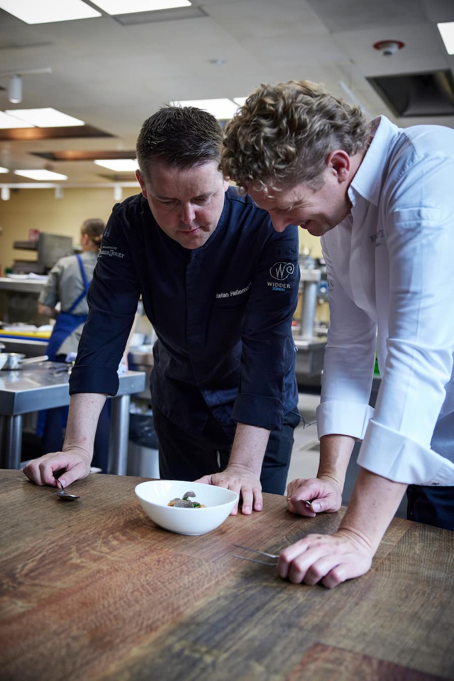 Stefan Heilemann, guest chef July 2023, kitchen, Restaurant Ikarus, Hangar-7, Salzburg, Austria, 2023.07.01, Stefan Heilemann, Martin Klein / Stefan Heilemann, Gastkoch Juli 2023, Küche, Restaurant Ikarus, Hangar-7, Salzburg, Ãsterreich, 2023.07.01, Stefan Heilemann, Martin Klein