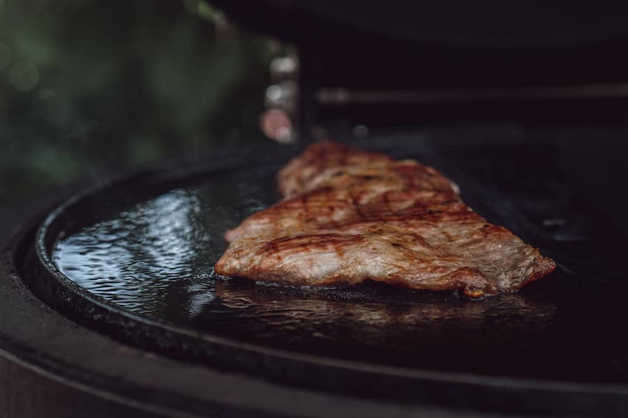 Secreto vom Pata Negra - Luma Delikatessen - Lucas Oechslin und Marco Tessaro - Smith and de Luma Zürich - Grillieren Zuhause bei Lucas - Fleisch - Juli 2020 - Copyright Olivia Pulver Smith and De Luma, Zürich, Zuerich © Olivia Pulver