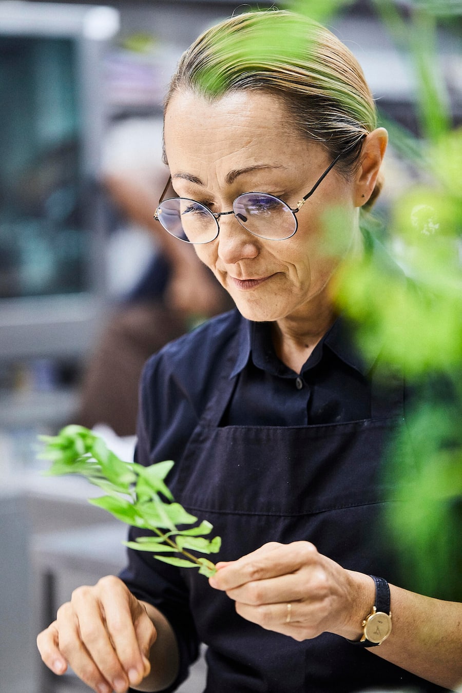 Team Tanja Grandits at work. - Story: Tanja Grandits, GaultMillau Schweiz, Köchin des Jahres, 19 Punkte, Restaurant Stucki, Basel 2019 - © Lucia Hunziker