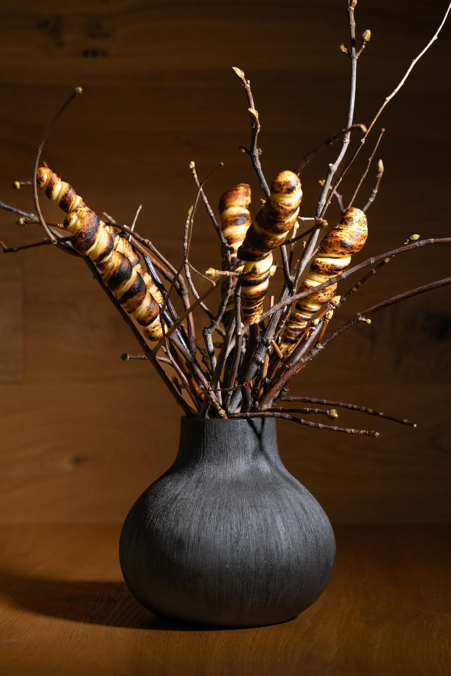 VILLA HUNDERT | BOUTIQUE MOUNTAINSCAPE GERICHT: CAMPFIRE BREAD (SCHLANGENBROT) Fotografiert am 20.07.2023