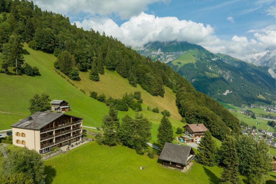 VILLA HUNDERT | BOUTIQUE MOUNTAINSCAPE Aussenaussicht DROHNE,Fotografiert am 20.07.2023