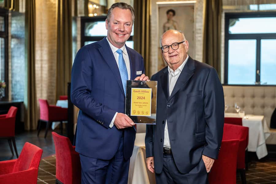 28.08.2023 - Zürich - Hotel des Jahres Dolder Grand. Gault Millau 2024, Markus Granelli mit Gault Millaut Chef Urs Heller
