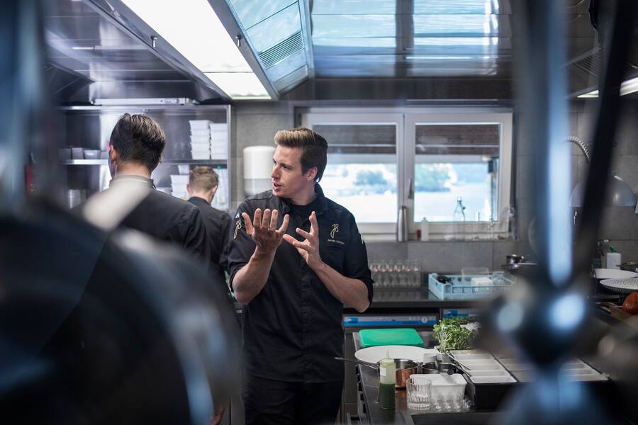 Achtien in der Küche