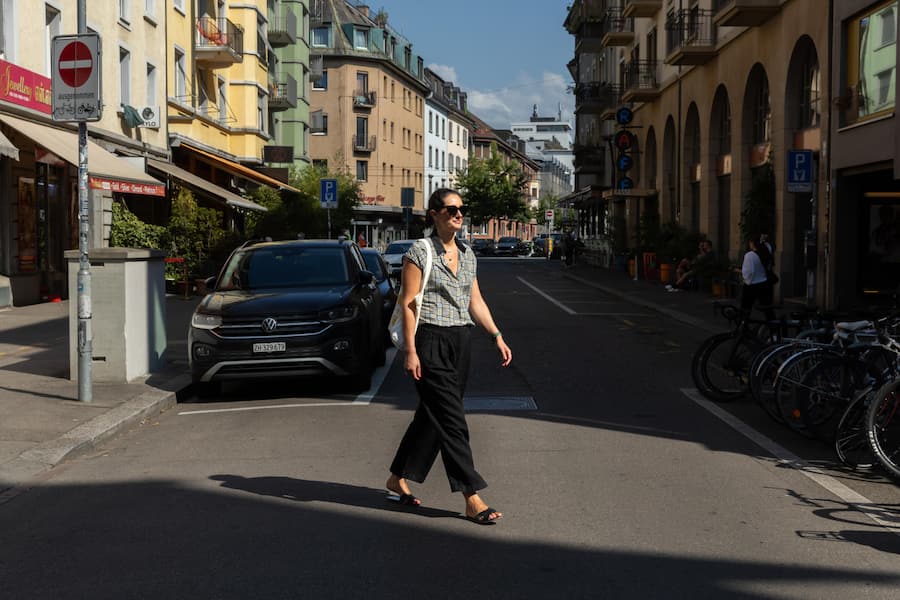 Alexandra Marmaziu, Foodbloggerin aus Zürich Lauf durch Kreis 5 Fotografiert am 19.07.2023