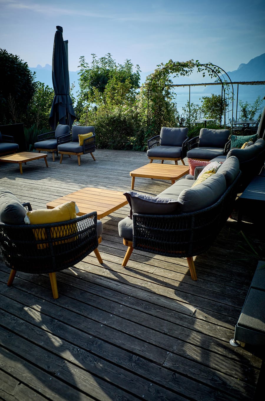 Eric et Bertrand Bovy,du domaine Bovy invite une thérapie par le vin avec pour gommage le marc de vin moulin et pour lâenveloppement de la lie de vin et en prenant le bain un verre du chasselas © sedrik Nemeth