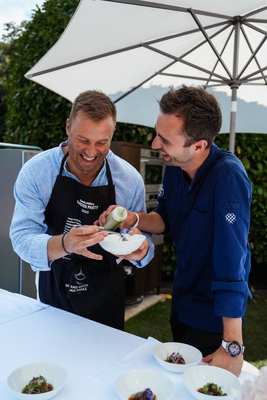 Jonny Fischer, Comedian und Foodie mit Silvio Germann - GaultMillau Garden Party 2023 - Bad Ragaz - 13. August 2023 - Copyright Olivia Pulver