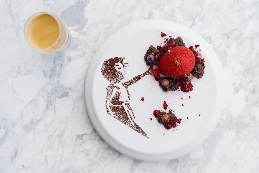 Der LuftballonCoffee Experience DessertExclusive Selection GALAPAGOS . Nespresso Gourmet Weeks - Restaurant Zur Taube - Zug - Chefkoch Ricardo Pianta - Gastgeber Giovannis Melis - August 2023 - Copyright Olivia Pulver