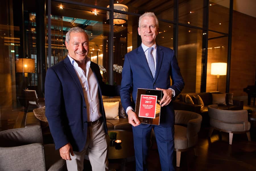 Samih Sawiris (L) mit Hoteldirektor Jean-Yves Blatt (R). Hotel des Jahres 2017, Gault Millau SI_2016_36