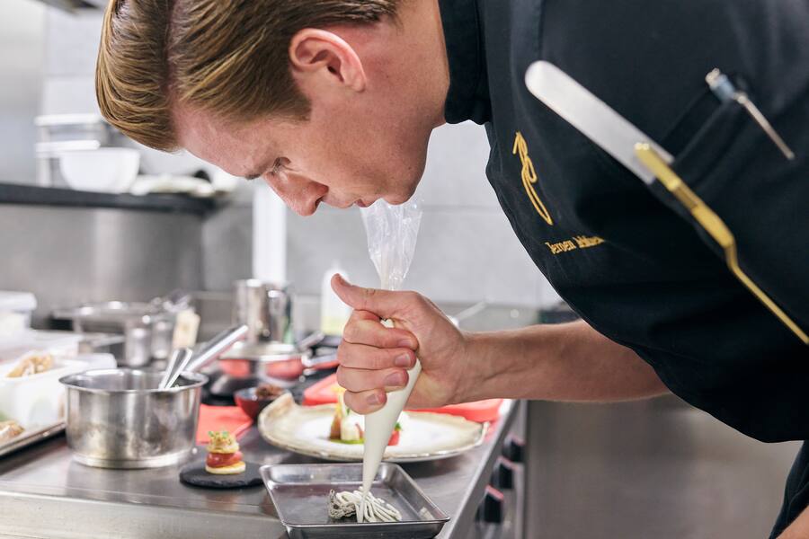 Jeron_Achtjen in der Küche des Sens