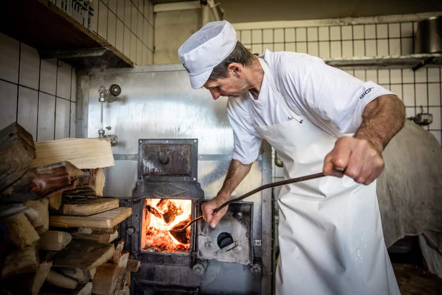 Alpkäserei Tannalp, Obwalden. Sbrinz-Serie. Mit Chef-Käser Arnold Bucher und Sohn Patrick.
