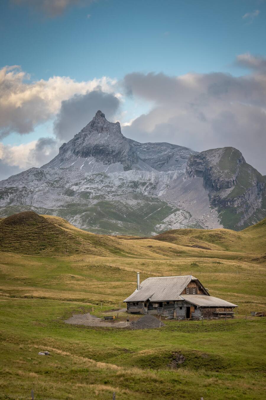 Alpkäserei Tannalp, Obwalden. Sbrinz-Serie. Mit Chef-Käser Arnold Bucher und Sohn Patrick.