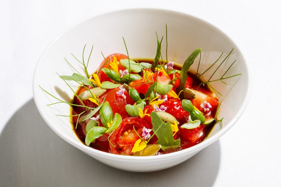 Robin Briner – Tomaten-Erdbeer-Salat, GaultMillau Hotel des Jahres 2024