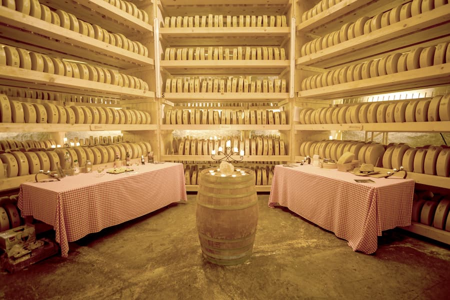 gstaad_fondueland_cathedrale_de_fromages_10
