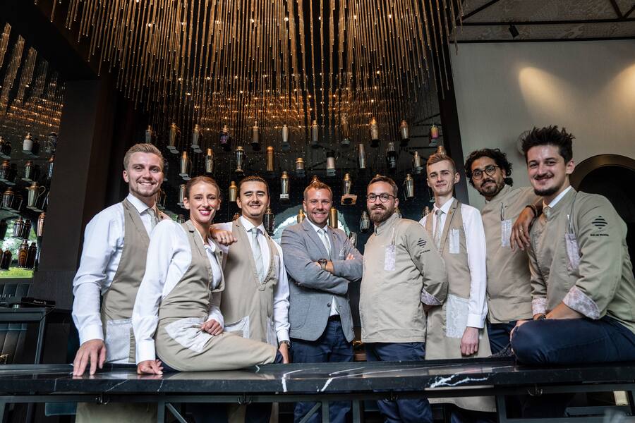 27.08.2023; Zürich: Kitchen Party in der Bar am Wasser mit Patrick Mahler. Inhaber Dirk Hany (M) mit seinem Team. © Valeriano Di Domenico