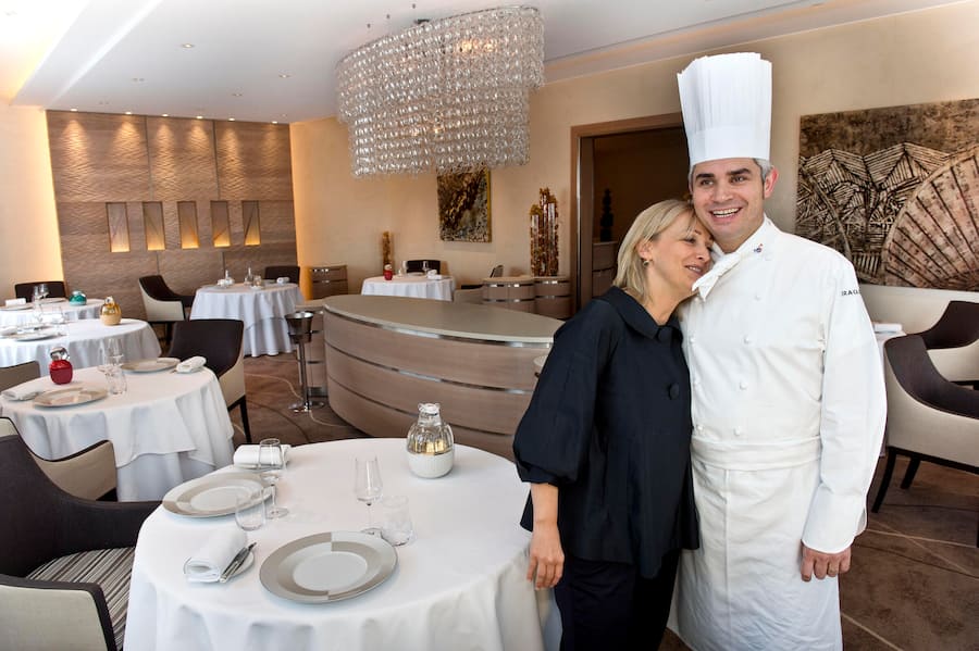 Crissier 31 Août 2012. Restaurant de LâHôtel de Ville de Crissier. Tenu par son nouveau Chef Benoît Violier. Brigitte et Benoît Violier dans la grande salle à manger. 24HEURES/ Gérald Bosshard