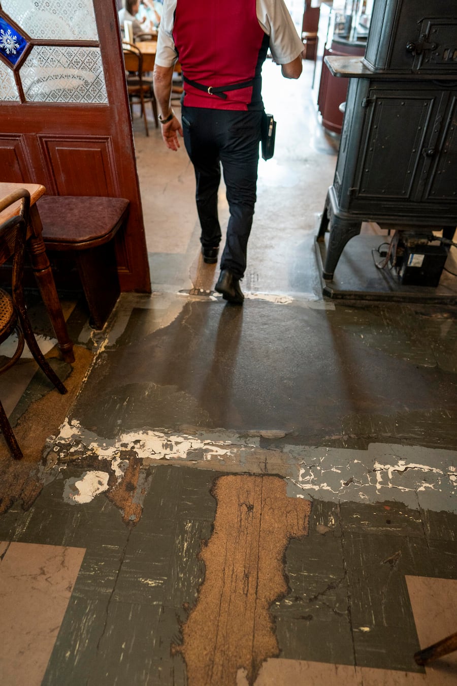 Bodega Espagnola, alter Boden