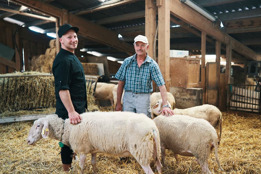 Auf dem Hof von Stefan Itin in Maisprach BL, Christoph Hartmann, Koch Taverne Johann, Basel, 12.09.2023, Foto Lucai Hunziker