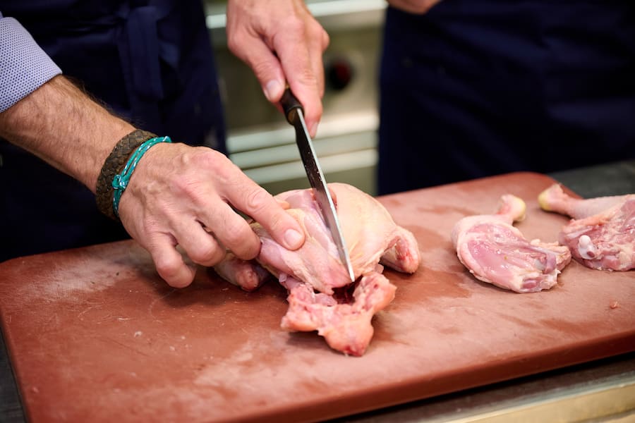 Der perfekte Schnitt! So tranchiert man Poularden.