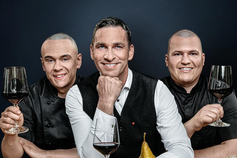 Vom 29. September bis 12. November 2023 servieren wir Ihnen herausragende Wild-Menüs mit der passenden Weinbegleitung* aus dem Schaffhauser Blauburgunderland. Als Gastland haben wir dieses Jahr wunderbare Tropfen aus Portugal, welche Sie gerne in Kombination â oder als Vergleich dazu â geniessen können. Wir sind begeistert von den Genüssen des Herbstes, in der Kulinarik und in der Ãnologie. Seien Sie unser Gast bei Wild und Wein am Rhein.